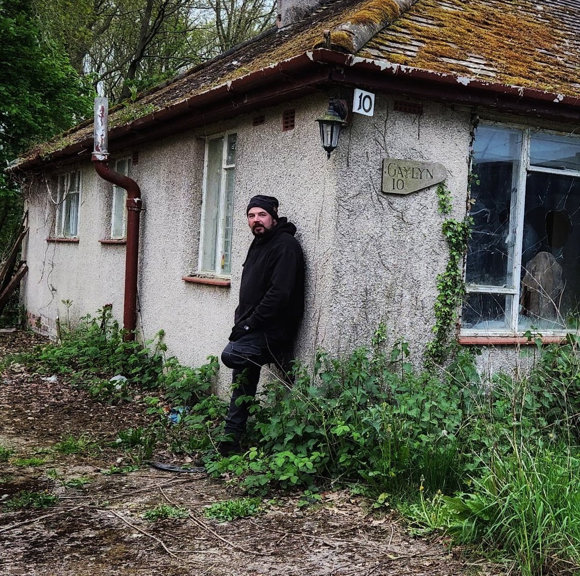 MoxleysPW's tweet image. Sometimes you just have to take a back seat and enjoy life as you feel fit, Remember we only have one shot at it so Stay Humble, Enjoy it and always look at the Possitive side of Everything 😁👌

Love ya all 👻❤️

#paranormal #ghosthunter #haunted #YouTube