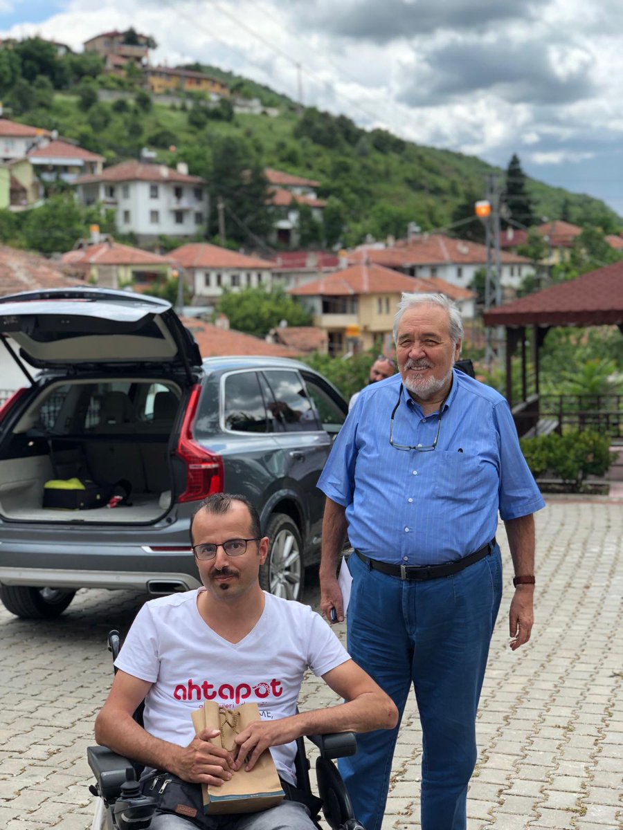 unal76's tweet photo. Abdullah Ünal (unal76): Belören köyünde İlber Ortaylı ile karşılaştım...
https://t.co/P2XzKjx62d
#EngelHerYerde #TekerlekliSandalyeli #Duyarlılık #Farkındalık #Empati #ÇankırıIlgazBelören #Eğitim #Village #BurasıTürkiye #AbdullahÜnal #unal76 #ilberOrtaylı https://t.co/5ICUP5VWCz