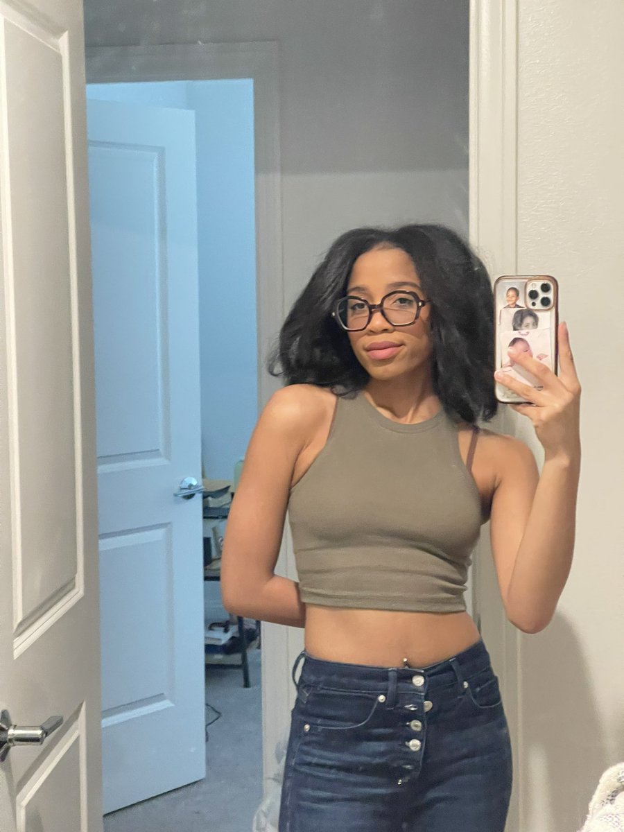 themaddymini's tweet image. Just like that I’m a junior in college👩🏽‍🏫🤯