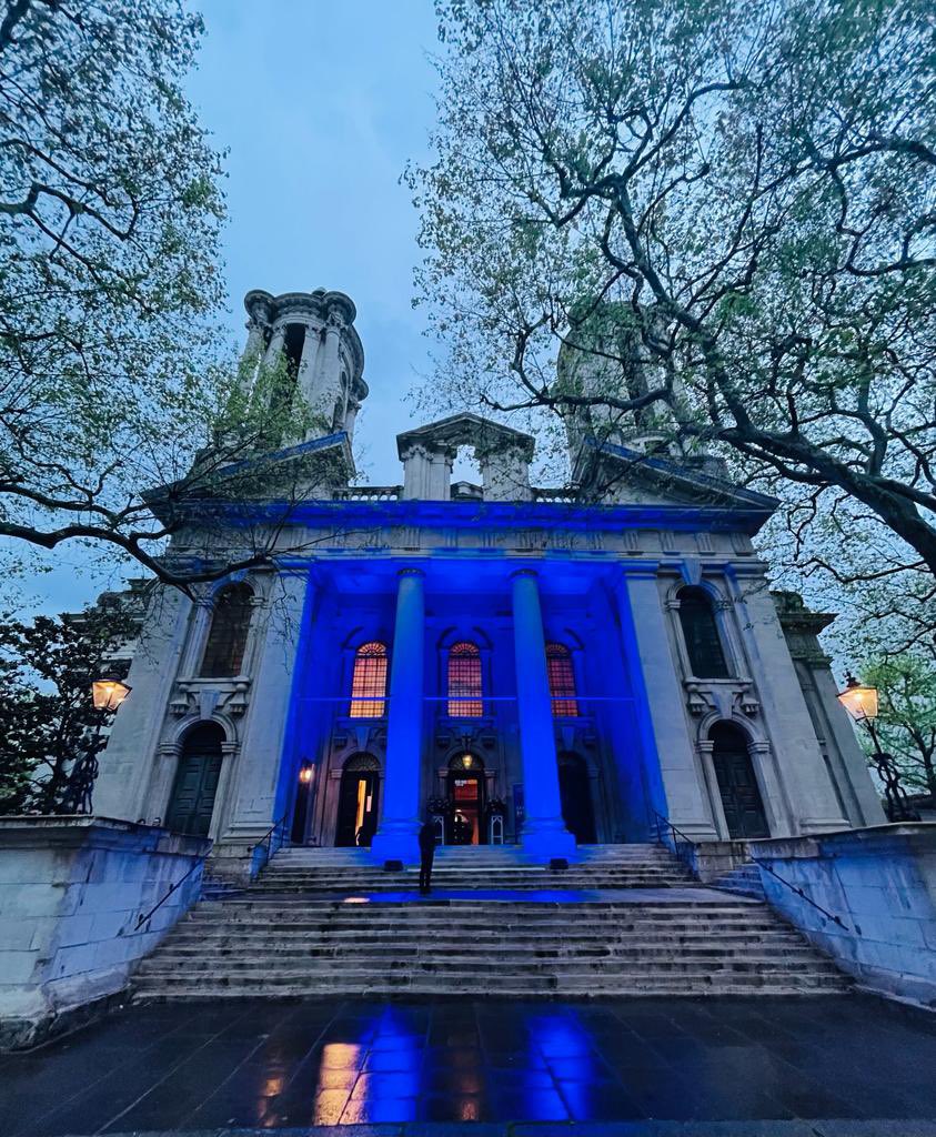 fedeinlondon's tweet photo. What a great #EuropeDay! Wonderful to have so many friends from all walks of life at a reception for 300 at midday that included a Swedish Choir and speeches by @chhcalling and @PedroSerranoEU and a fabulous evening concert for 400 by the Young Musicians Symphony Orchestra #YMSO https://t.co/hJZTuwOPi7