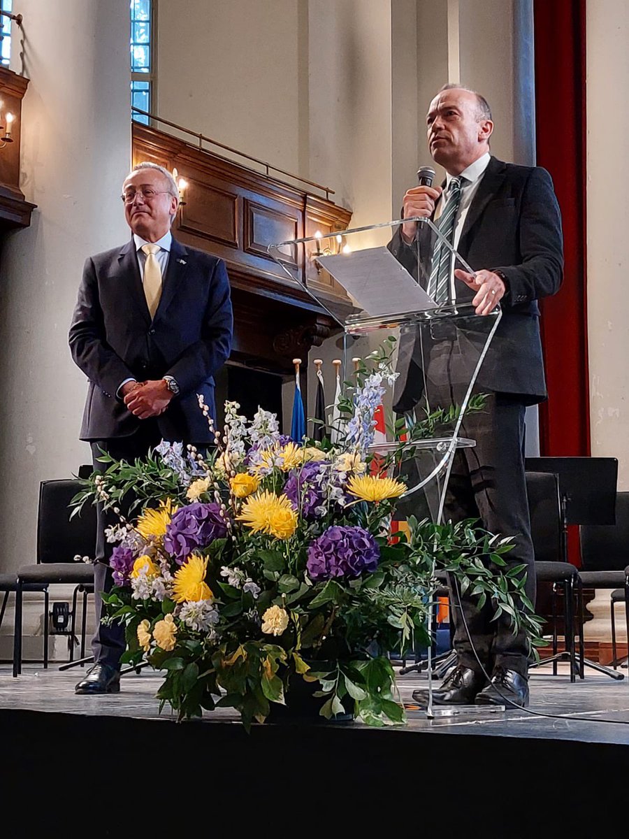 fedeinlondon's tweet photo. What a great #EuropeDay! Wonderful to have so many friends from all walks of life at a reception for 300 at midday that included a Swedish Choir and speeches by @chhcalling and @PedroSerranoEU and a fabulous evening concert for 400 by the Young Musicians Symphony Orchestra #YMSO https://t.co/hJZTuwOPi7