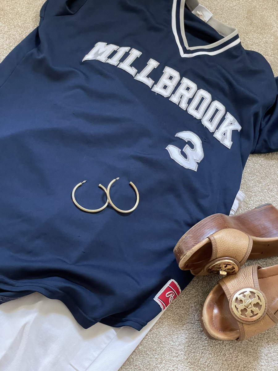 HealthCoachWard's tweet photo. I can’t exactly breathe in these white jeans anymore. The poor shoes show every sign of my nervous “step, 2, 3, tap” pacing back and forth behind the bleachers between first and third.
But if you know? You know. #baseballmomsuperstitions #playofftime #2015throwback #GoWildcats https://t.co/AMK6BC95mJ