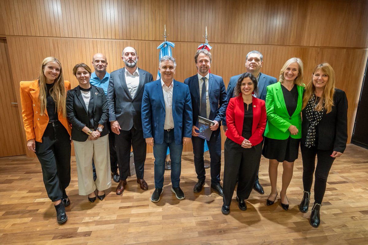 PNUDArgentina's tweet photo. @PNUDArgentina se reunió con el Intendente de la @MuniCba @MartinLlaryora donde se converso sobre los avances de la asistencia técnica al proyecto “Municipio sostenible: Apoyo a la gestión de calidad e innovación de la Municipalidad de la Ciudad de Córdoba” #ODS16+ https://t.co/qS6J9qIna5