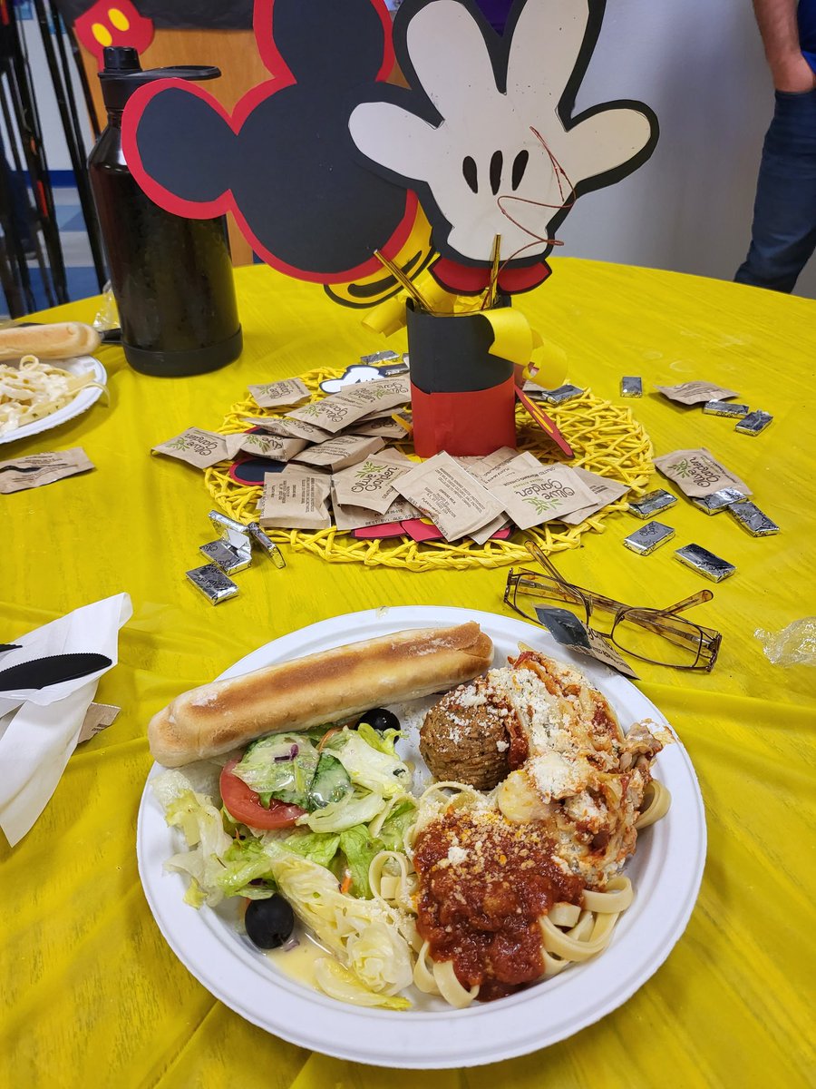 HeatherLopezFME's tweet photo. Teacher Appreciation Week at #TheNest. Olive Garden lunch was amazing, Beautiful decorations, and delicious snacks from my kiddos. Thank you @fmeeagles. #WeAreClint #TheNest #PrekPride #Eaglettes #TinySeedsGrowMightyTrees #FMEpride https://t.co/TloH2RQqQR