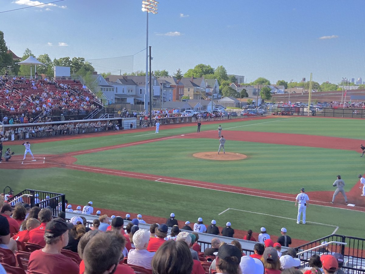 Cardsgirl8's tweet photo. We need ya here @lukesmith1551 🤣 #GoCards #beatVandy #wewillcussyouout #needaW
@LouisvilleBSB https://t.co/RdxrqRWqfT