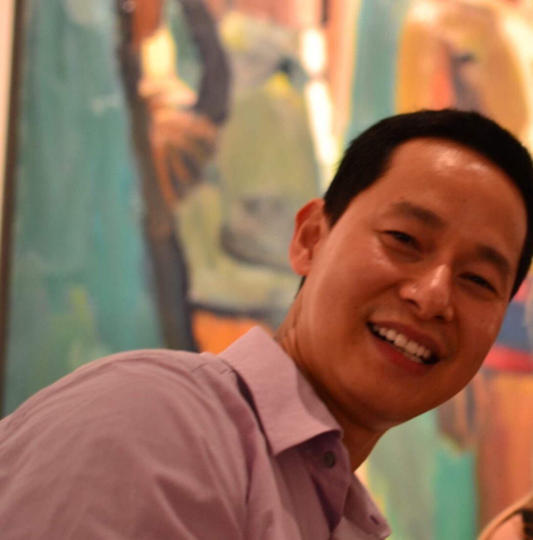 Congrats to Prof Bao Bui for being named UIC Honors College Instructor of the Year! Nominating students appreciated how he conducts class discussions, his care for students, and his accessibility.  His passion "positively impacts everyone that he teaches."
honors.uic.edu/faculty-and-fe…