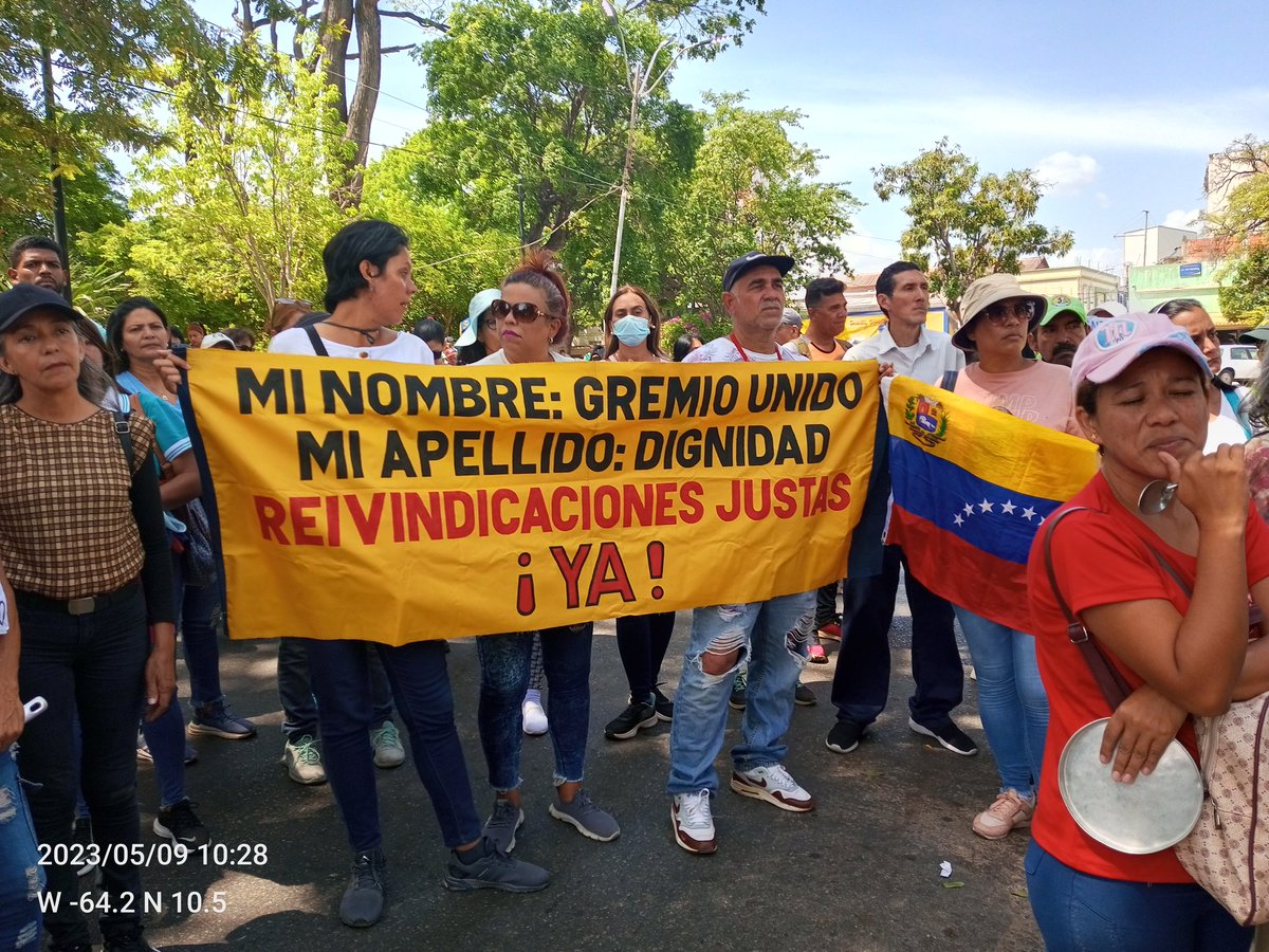 sinvemacumana's tweet photo. #9deMayo .El magisterio continúa en la lucha por sus derechos vulnerados . https://t.co/9NLCZgeyZ6
