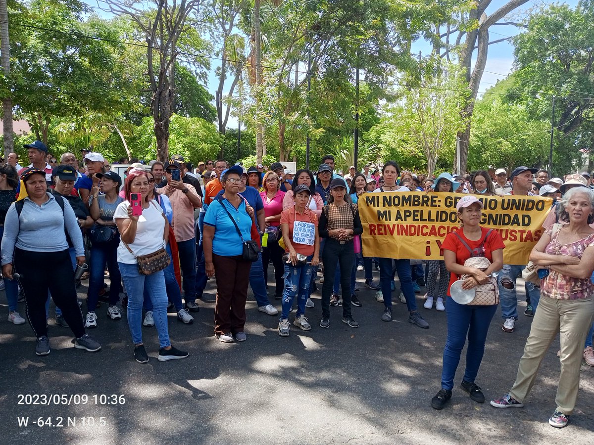 sinvemacumana's tweet photo. #9deMayo .El magisterio continúa en la lucha por sus derechos vulnerados . https://t.co/9NLCZgeyZ6