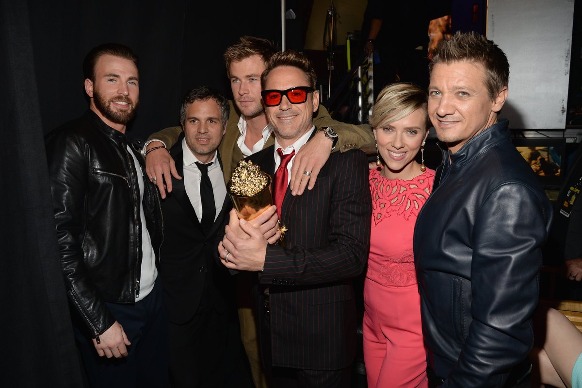 etnow's tweet photo. Scarlett Johansson recalls how the Avengers group chat reacted when news broke that Jeremy Renner had survived a dangerous snow plow accident while saving his nephew.

"That's like real superhero stuff. It’s unbelievable."

🔗: https://t.co/4dZ3FKjIaZ https://t.co/TM4vpg1uQr