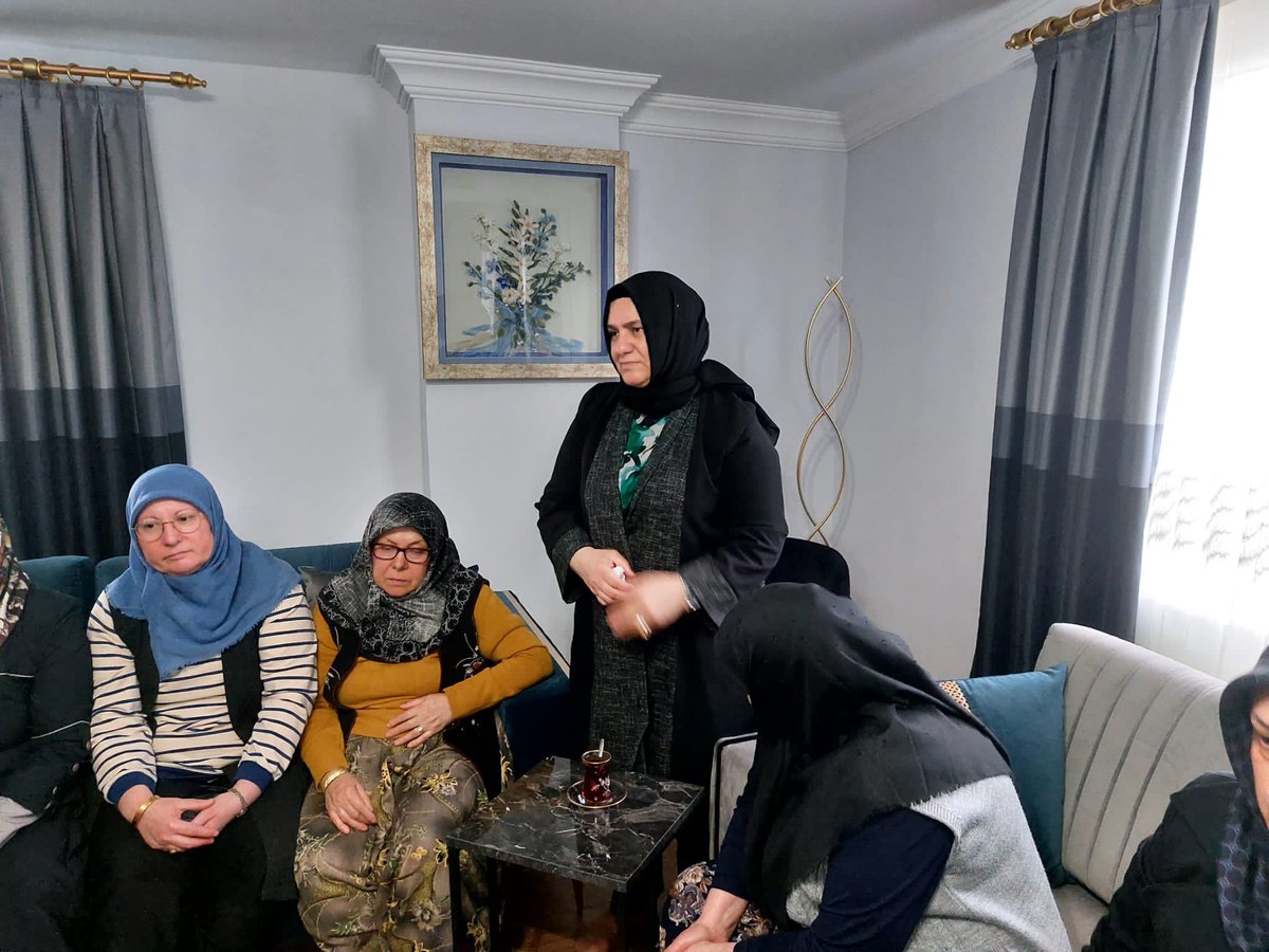 ArtutGulay's tweet photo. 📌DİLOVASI
📌Çerkeşli Mahallesi 

İlçe Başkanımızın eşi Elif Yıldırım ve İlçe teşkilat yöneticilerimiz ile birlikte  MahalleMuhtarımız Aytaç Erdem’in eşi Arzu hanıma   hanımı ziyaret ettik. Misafirperverliklerinden dolayı çok teşekkür ederiz…

#türkiyeyüzyılı🇹🇷 https://t.co/0Xe2eEIwPr