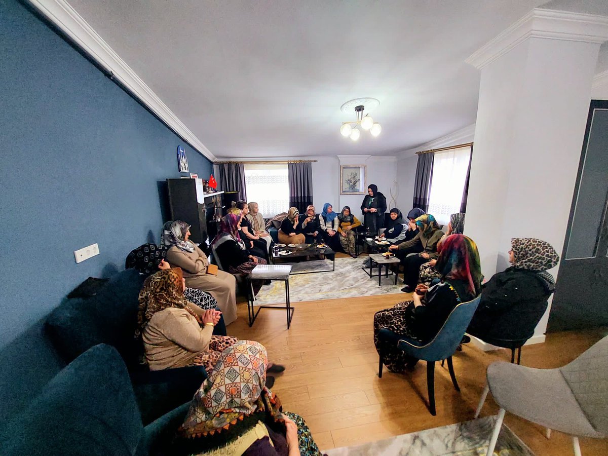 ArtutGulay's tweet photo. 📌DİLOVASI
📌Çerkeşli Mahallesi 

İlçe Başkanımızın eşi Elif Yıldırım ve İlçe teşkilat yöneticilerimiz ile birlikte  MahalleMuhtarımız Aytaç Erdem’in eşi Arzu hanıma   hanımı ziyaret ettik. Misafirperverliklerinden dolayı çok teşekkür ederiz…

#türkiyeyüzyılı🇹🇷 https://t.co/0Xe2eEIwPr