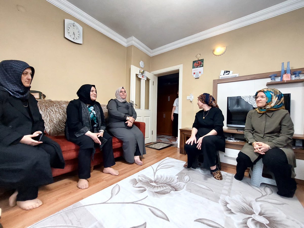 📌DİLOVASI
📌Çerkeşli Mahallesi 

İlçe Başkanımızın eşi Elif Yıldırım ve İlçe teşkilat yöneticilerimiz ile birlikte Türkan Kürtoğlu  hanımı ziyaret ettik. Misafirperverliklerinden dolayı çok teşekkür ederiz…

#türkiyeyüzyılı🇹🇷 
#durmakyokyoladevam 
#doğruadımlarlayoladevam🇹🇷