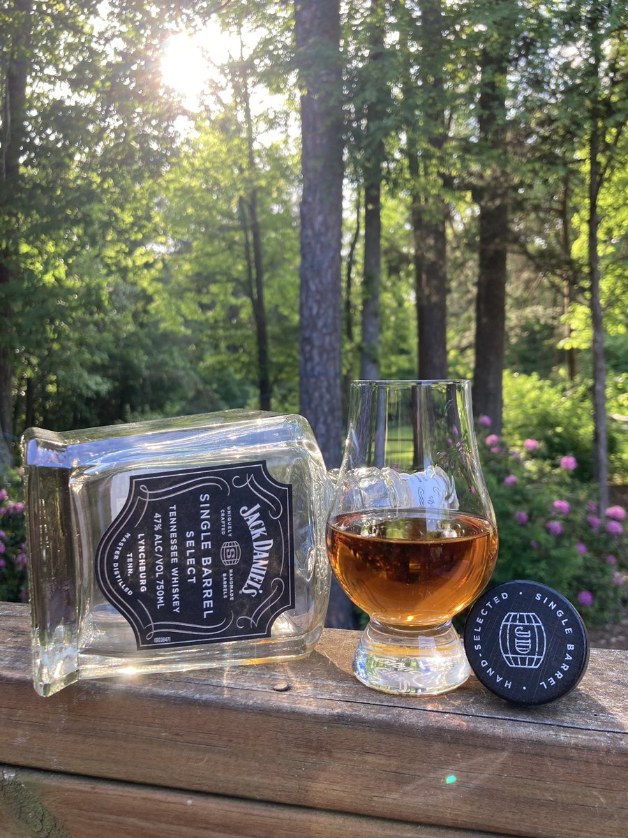 RickhouseRambl1's tweet photo. What a pour! Sweet vanilla, nice brown sugar, hint of spice, and just a touch of banana. This was a very tasty @JackDaniels_US Single Barrel Select.
#tennesseewhiskey #singlebarrel #singlebarrelselect #tennessee #underrated #Undervalued #drinklocal #cocktails #neat #whiskey https://t.co/WfwPbJ5BiN