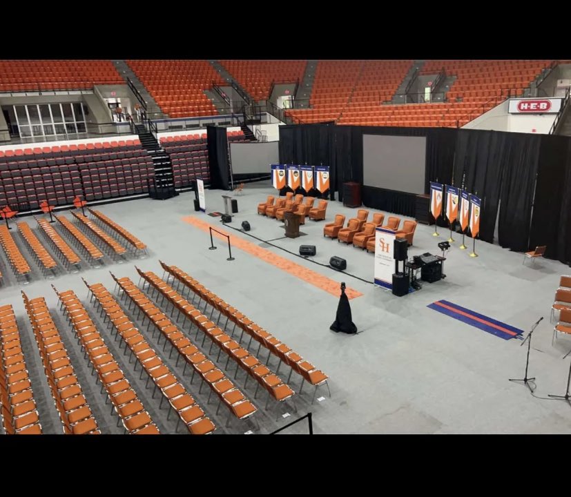 Lmfao they said just in case y’all thought y’all was gone walk across the stage anyways we gone remove the whole damn thing. SHSU bout childish asl. What kind of commencement is this …..atp just put they empty diplomas under they chairs