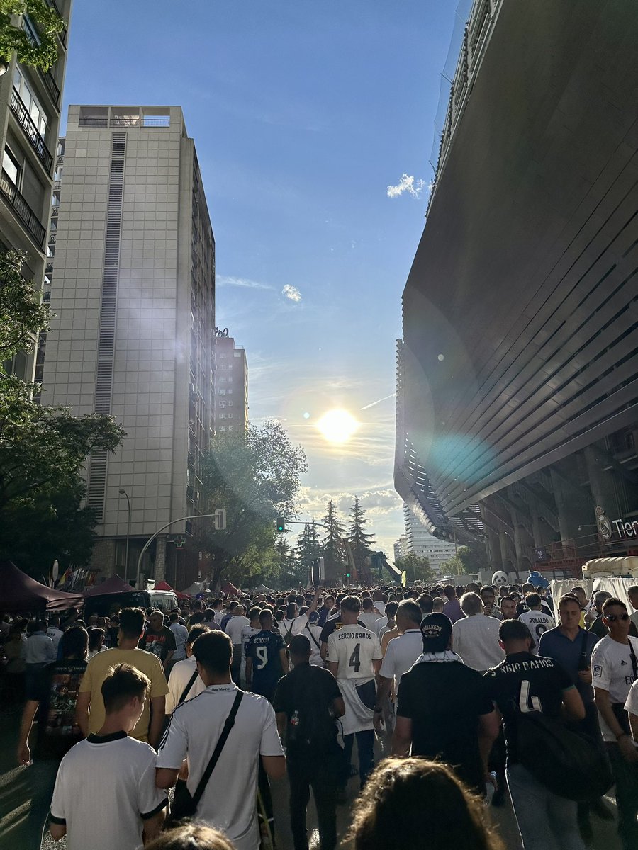 rr_ruben00's tweet photo. Sueño cumplido, emociones difíciles de explicar. 
REAL MADRID TE QUIERO🤍 https://t.co/TufPLuus97