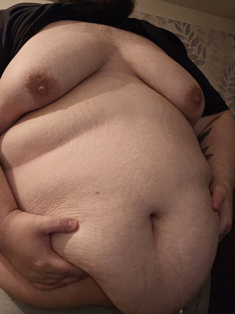 Chubbaga's tweet photo. Tummy Tuesday! https://t.co/ojDsM922bR