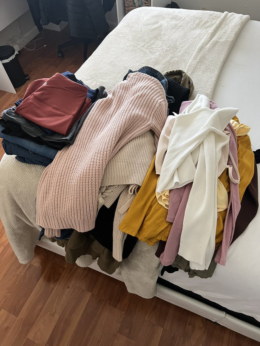 alomendoza14's tweet photo. Happy #Five9Day! Spent my day cleaning out my closet and dresser to donate to Goodwill. Feels great having a clean, organized space and knowing these will be put to great use!#Five9GivesBack @Five9 https://t.co/p3U2IaAKGd