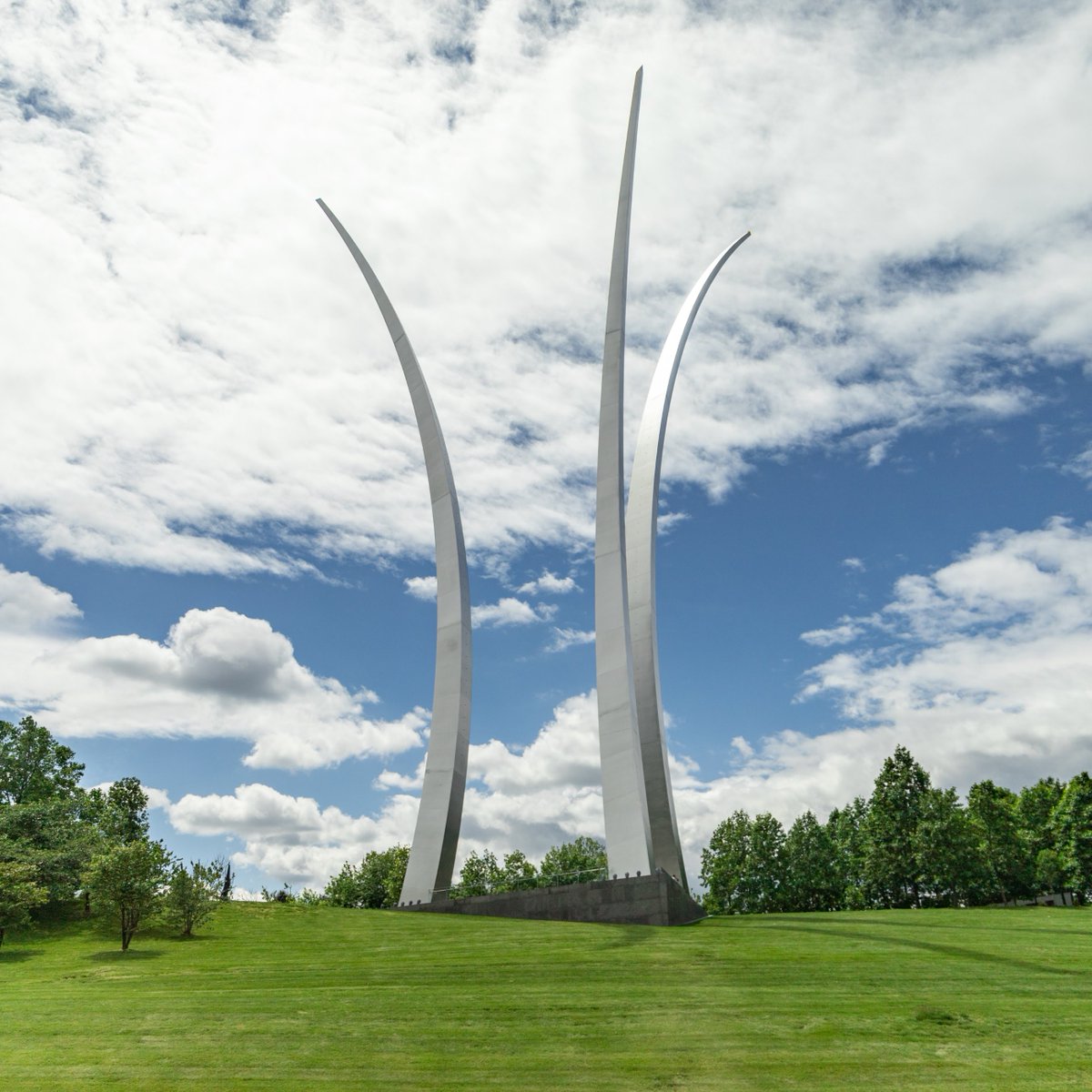 We've stoped at the Air Force Memorial, which is always a favorite with our group!
The Air Force Memorial is a gift to the United States and is managed by the Air Force. 
loom.ly/tcqqXAk

#Mission010
#USAirForce
#VHFSI