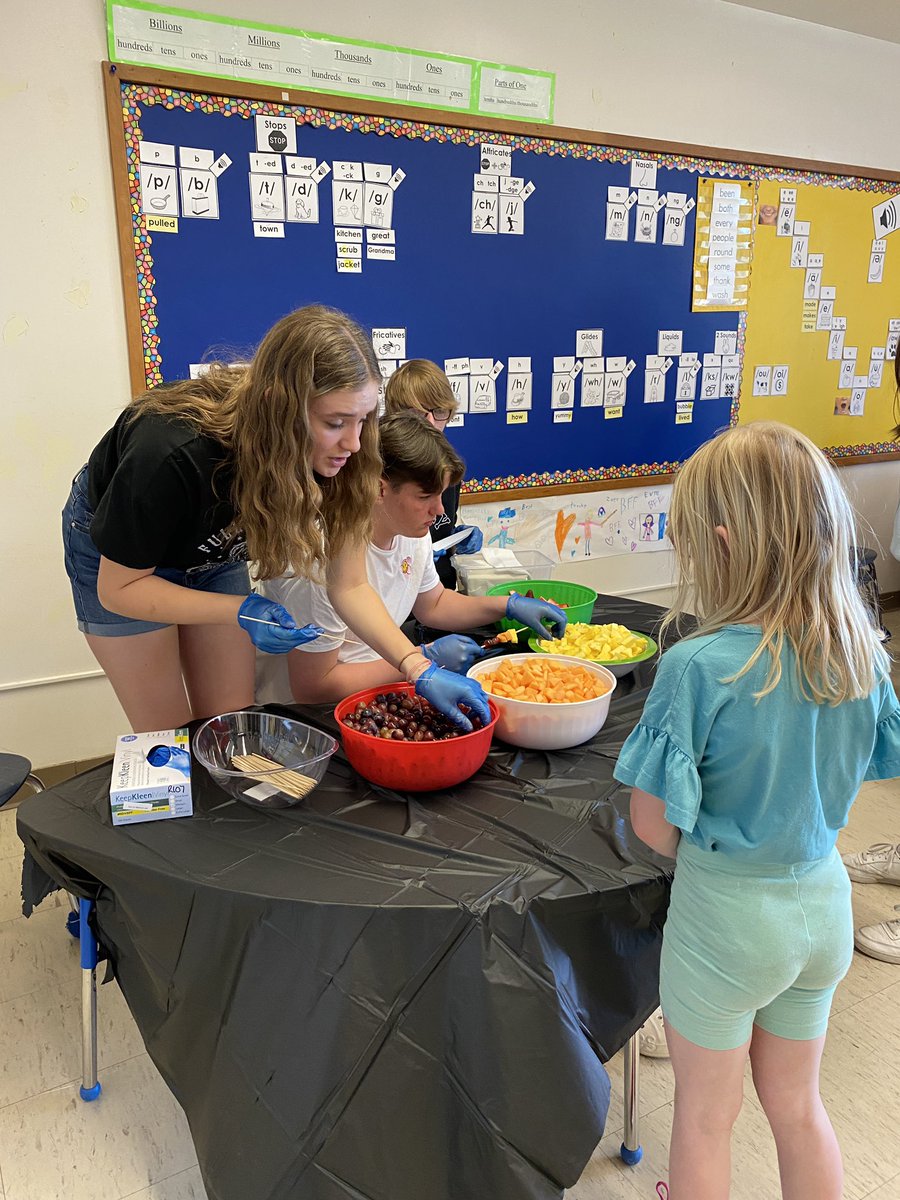MrsBoomsma's tweet photo. An amazing day of Wellness today at GPV. Our students had a fantastic day of exploring ways to be physically, mentally and spiritually well! #SCCDSB @GPVanierCS @sara_vadovic https://t.co/VoII9qYlzG
