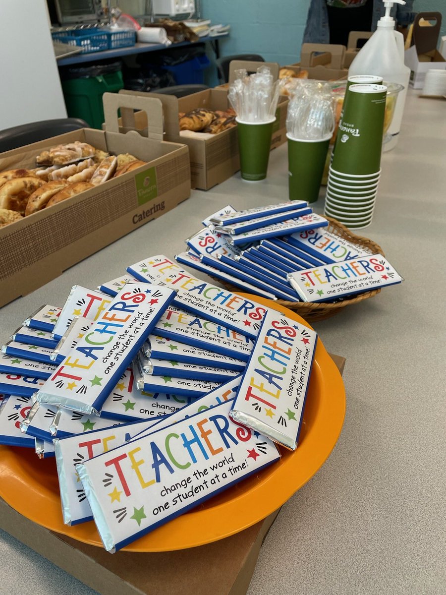 WellwoodPTA's tweet photo. Teacher appreciation breakfast. Thank you teachers!! https://t.co/c70DQQmJKI