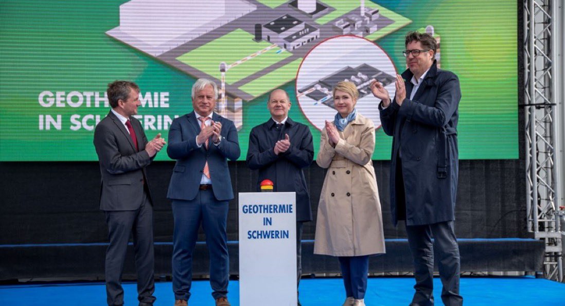 Schwerin geothermal plant inauguration took place on April 28th with German Chancellor Olaf Scholz attending the event. 🙌 GTN played a key role in the project. 
📸©Stadtwerke Schwerin
mannvit.com/news/geotherma…  #geothermal #geothermalheating