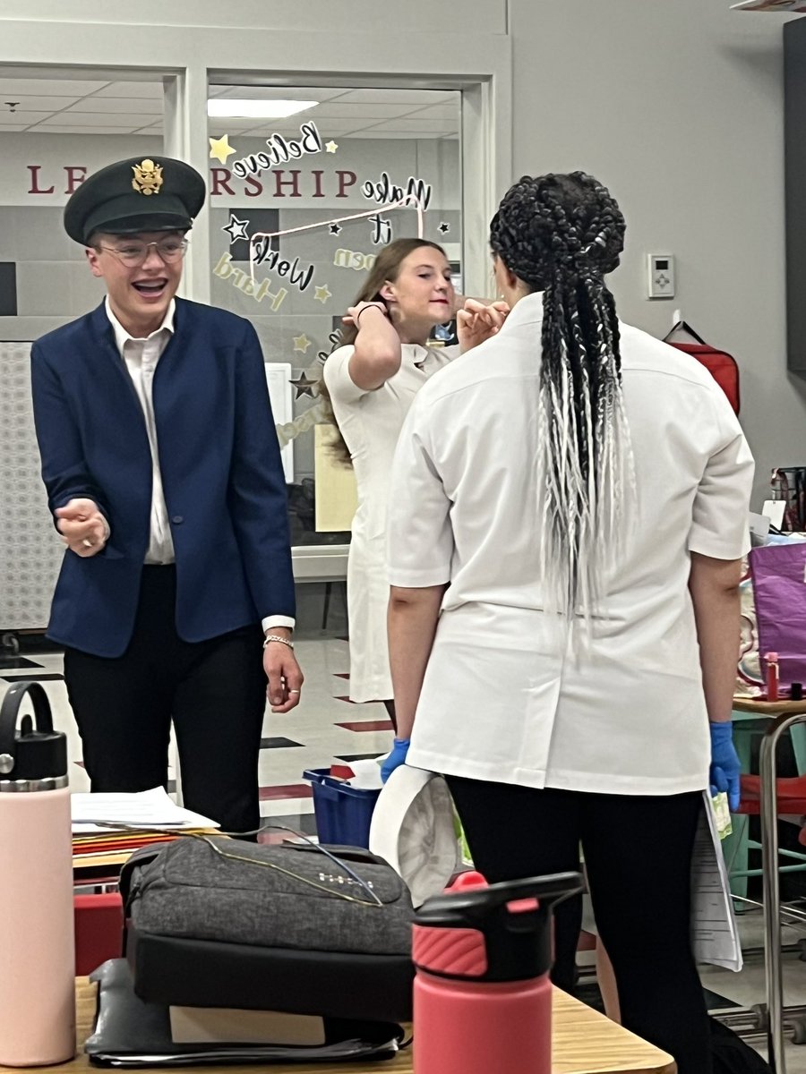 PCS_Pride's tweet image. Advanced Speech:
     Mrs. Soper’s students lead, produced and directed today’s “final” (seniors’ last day in class).  It’s too bad they’re not having ANY fun.  
🎭 #SupportTheArts #StudentLedLearning