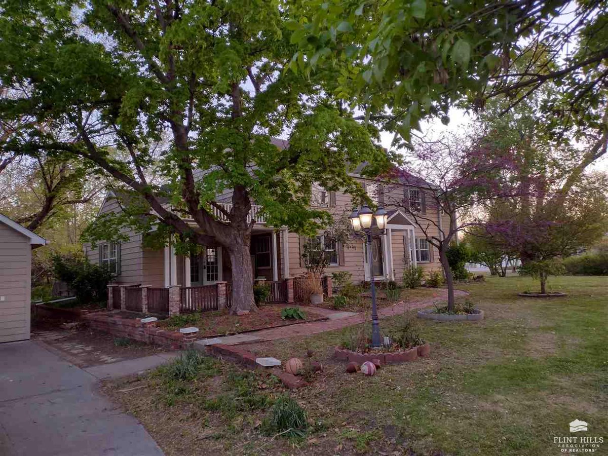 ButlerNate's tweet image. Just Listed in #Chapman #KS. 603 W 6th Street! Please retweet!  tour.corelistingmachine.com/home/6JRAFD