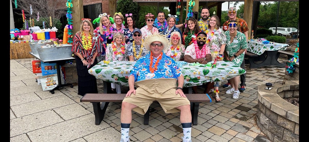 LeighAnnBarney's tweet photo. Servant Leadership is about leaders serving their teams. Thank you to the @TrilogyLiving Operations leaders for hosting a cookout for our home staff today to show their appreciation for all the HO team does to support our campuses. #GPTW #Havefunatwork https://t.co/I7s9LiK9EB