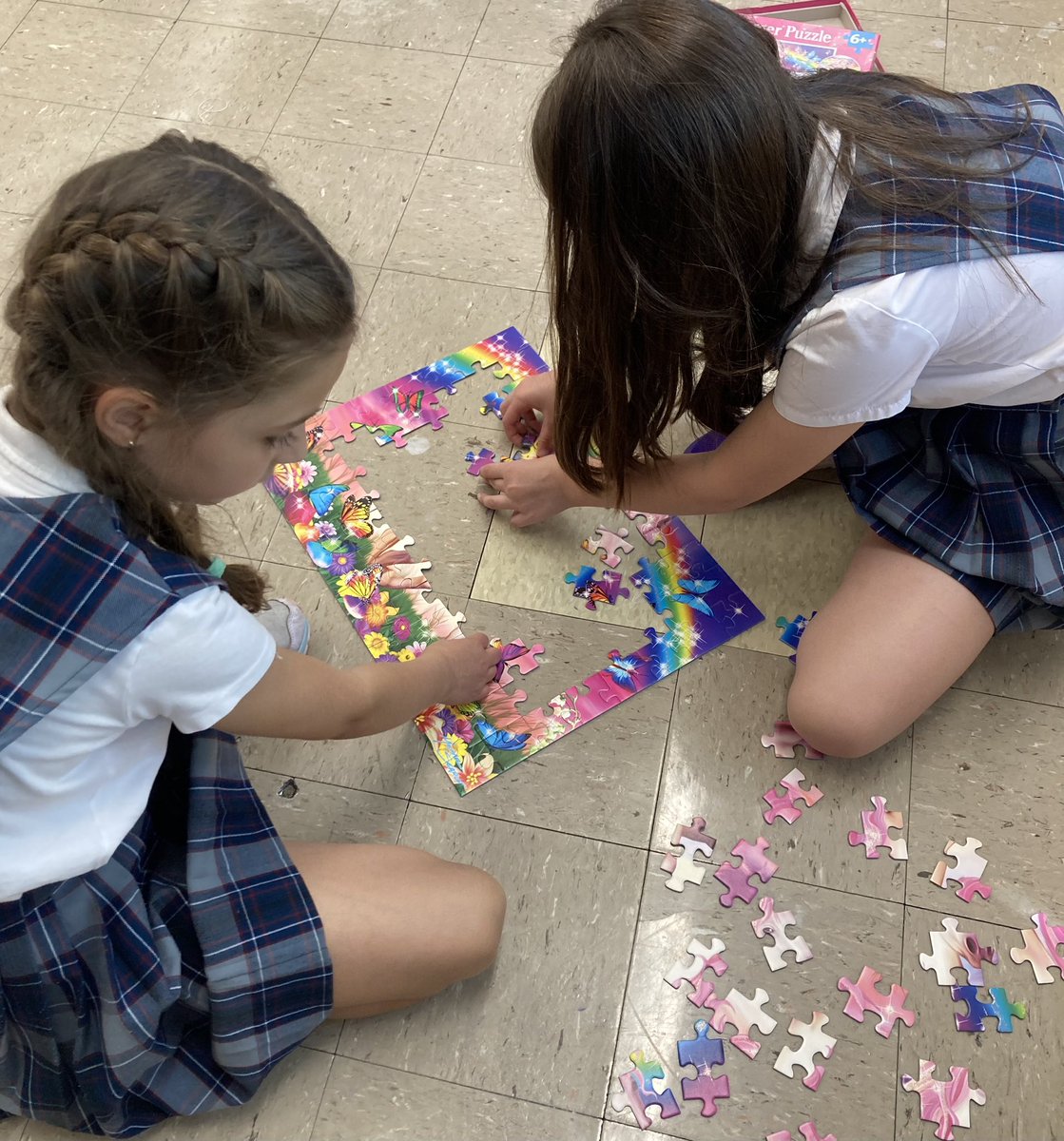 MrsBarlowSTJ's tweet photo. Yesterday was O for Oreos and today was P for puzzles 🧩 We took some time to work on puzzles with our classmates this afternoon. https://t.co/uG7p2N8g21