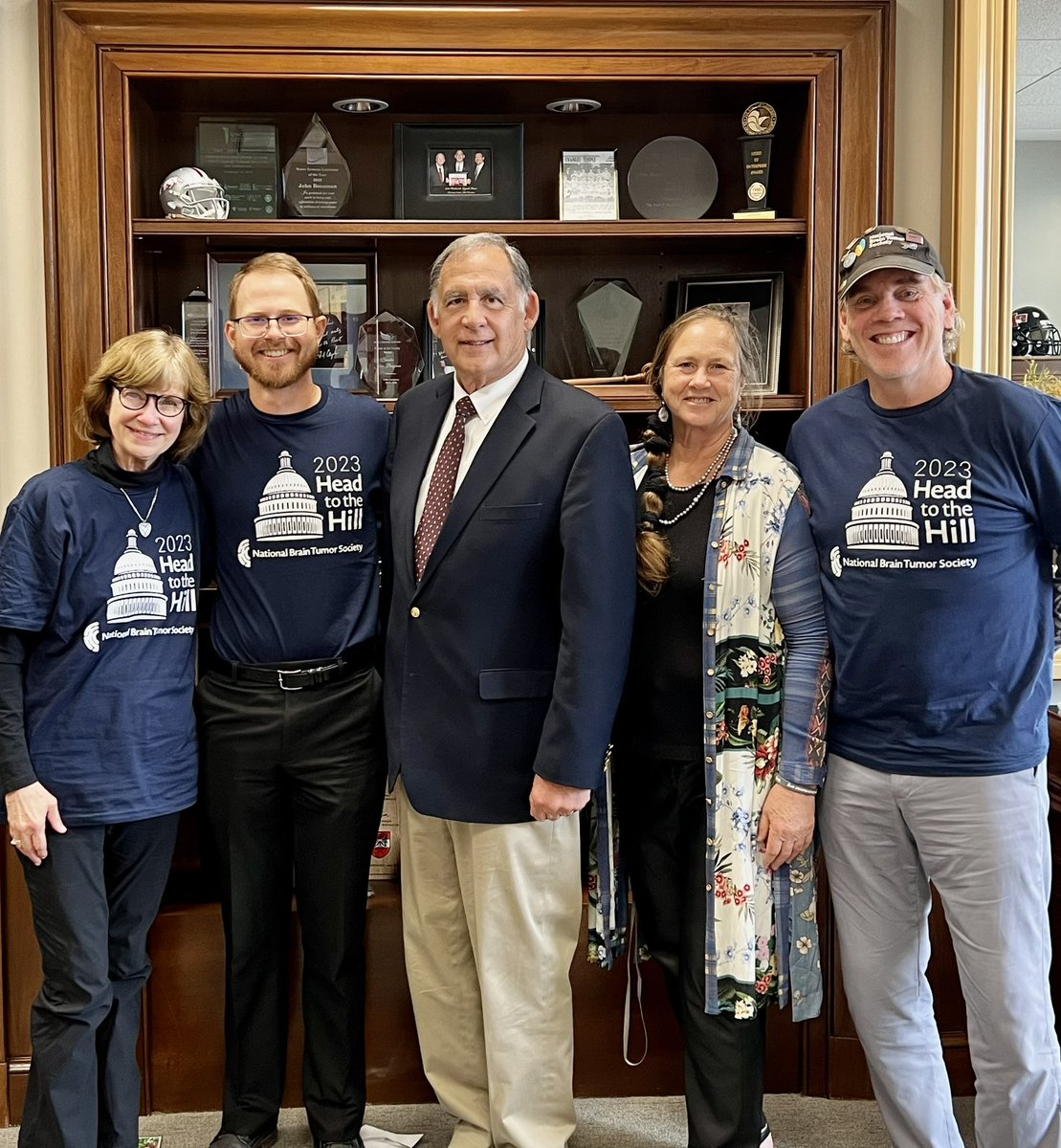 321ssg's tweet photo. What an awesome finish to our #Head2Hill day—meeting with @JohnBoozman to advocate for @NBTStweets ! Thank you, Sen. Boozman, for supporting research funding & legislation to address the needs of the brain tumor community!! 👍 #BTSM #GrayMatters #NIH #NCI #StoptheWait https://t.co/9pAwFHzGtz