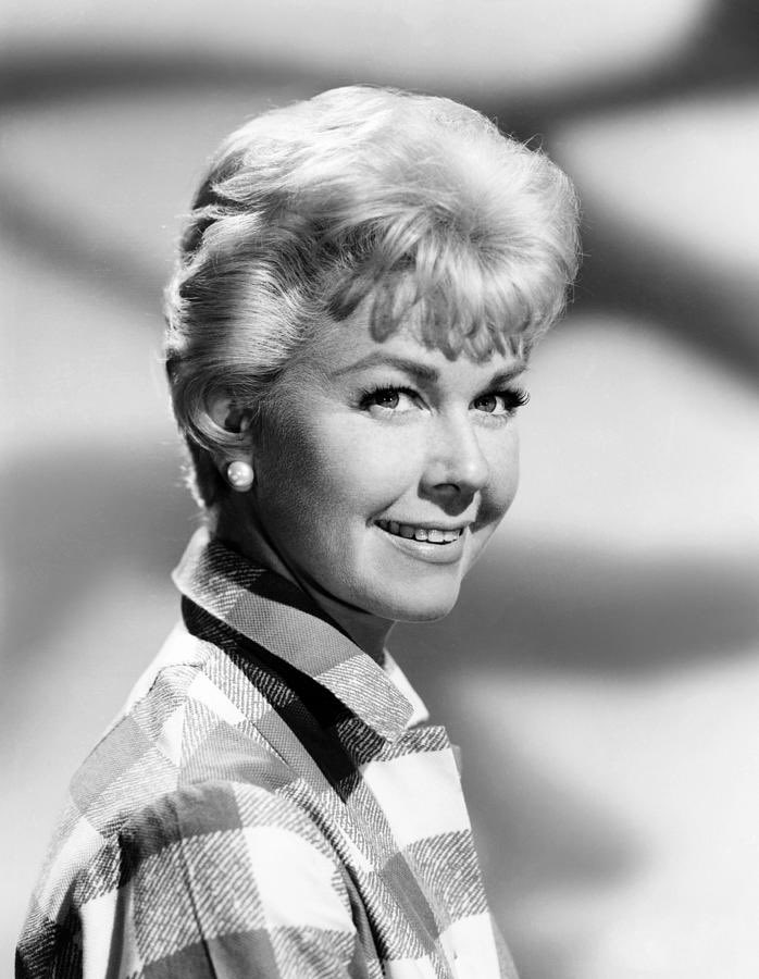 PremakeRemakeAD's tweet photo. #PremakeAMovie 
#CastAway (1960) Directed by John Huston. Screenplay by Peter Viertel. 

Burt Lancaster as Chuck Noland 
Doris Day as Kelly https://t.co/kqRnOJgufl