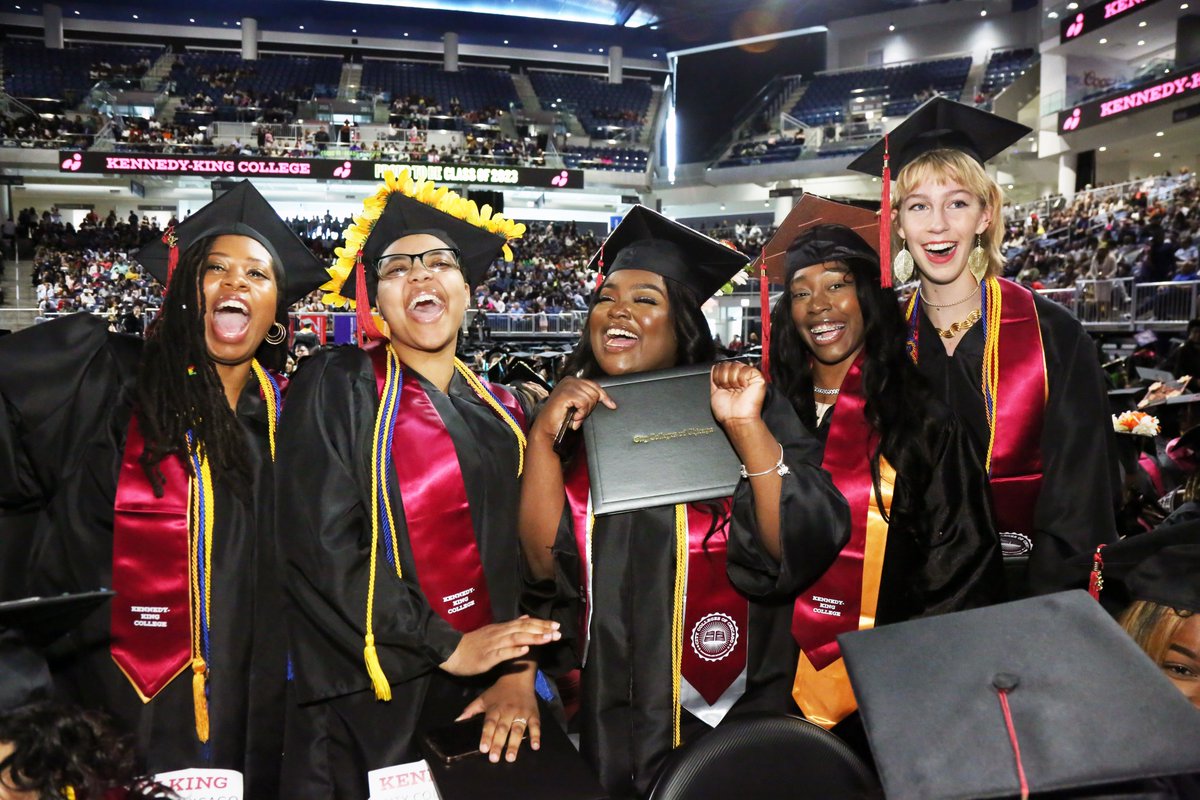 ChiCityColleges's tweet image. We're so proud of all our graduates who came out for #gradCCC weekend!  There are some more great photos we'll share in the coming days, but here are just a few to start…