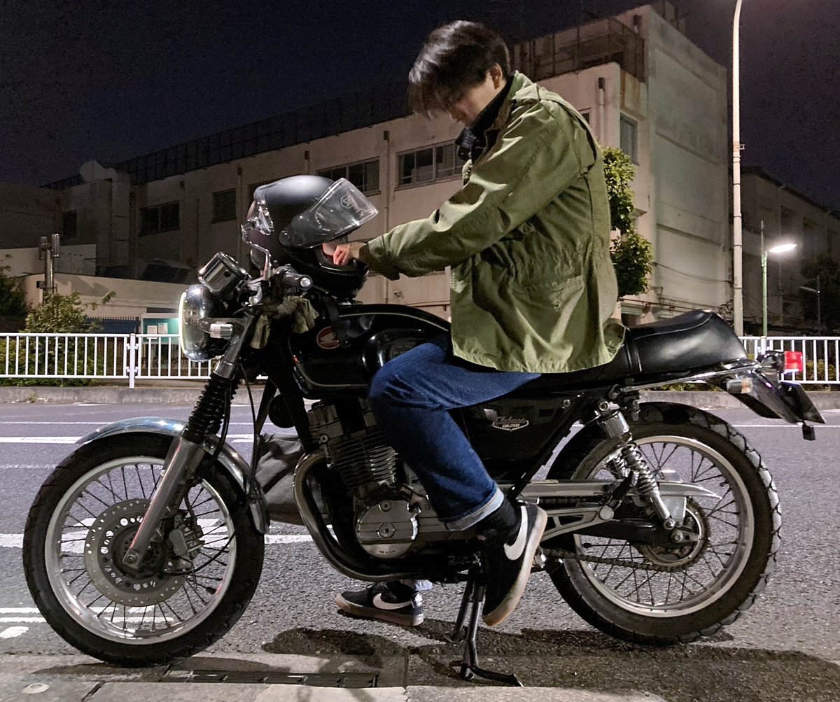 TomoyaWarabino's tweet photo. 日付が変わった時の自分。
夜はまだ冷える。
小ぶりな相棒はまだ元気に走ってくれる。
#honda
#GB250クラブマン
#単気筒
#DOHC
#RFVC
#蕨野友也 https://t.co/WDx7LSNoB9
