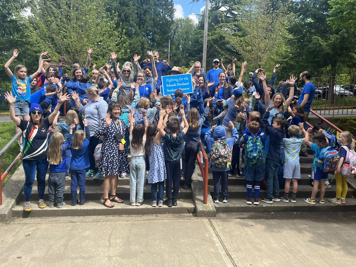 GlencoePta's tweet photo. Tuesday Bluesday!! 💙 @PATcommunityPDX @PPSConnect https://t.co/y3F67eO9XB