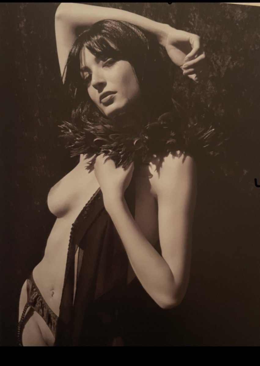 RealCarrieLeigh's tweet photo. Carrie Leigh Fine Art
Cover Model Chanon Finley, who grew up in the Paris Fashion World, exudes with sensuality.
#SensualModel #beautifulgirls #FashionPhotography #ParisModel #MagazineModel #RunwayModel #PublishedModel #StunningModel 
#FineArtNude https://t.co/ScMbBK4uSG