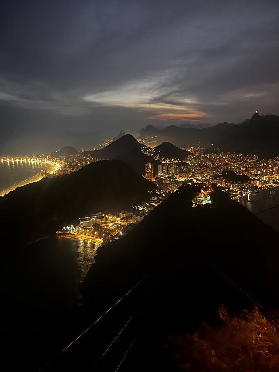 _cafe_moka_'s tweet photo. Rio by night https://t.co/DFCX7OGXlD