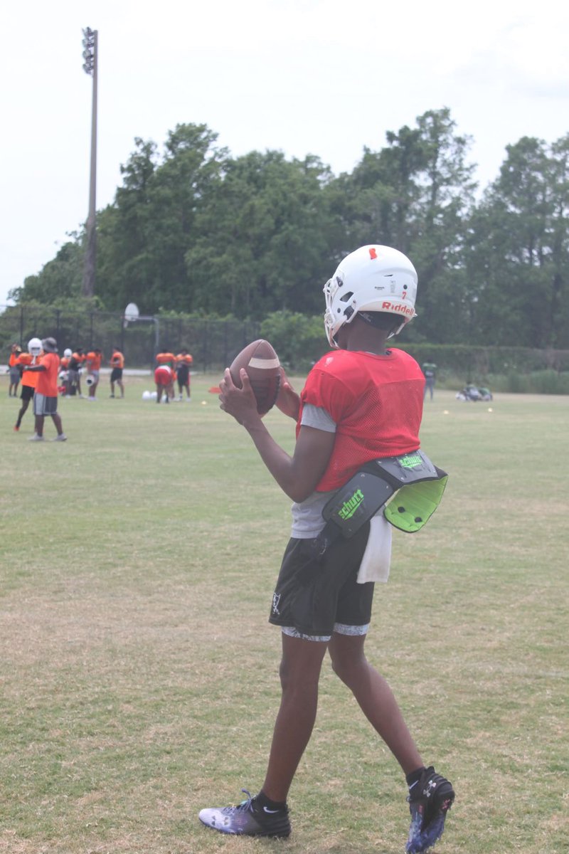 DereonColemanQB's tweet photo. SPRING BALL😎 @JonesHSFootball https://t.co/Uy7ePxnUw5