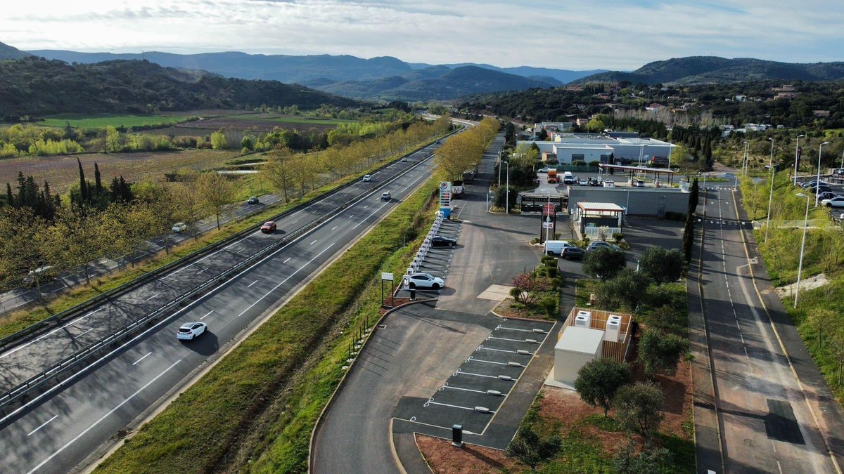 It's Wednesday! 

Tesla does it again: 

"Supercharging for all" taking a € nosedive in many countries!  

--> LET THE GAMES BEGIN! <--

🇪🇸⏬~25%
🇩🇪⏬ ~23%
🇫🇷⏬ ~23%
🇧🇪⏬ ~18%
🇸🇪⏬~13%
🇦🇹⏬~13%
🇮🇹⏬~11%
🇳🇴🔽 ~6%
🇨🇭🔽~7%

#PublicSuperchargingInEurope🇪🇺
#pricing 
🇪🇺⚡️⚡️⚡️🇪🇺