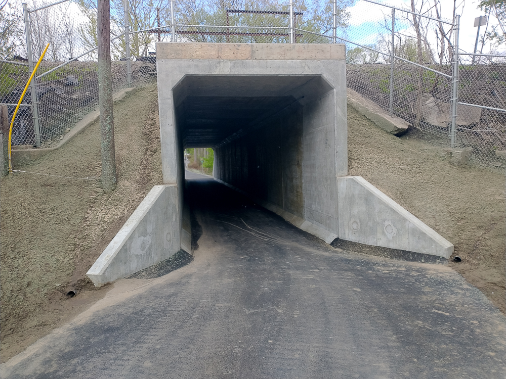 CycletheErie's tweet photo. Good news! The tunnel at the end of Leggiero Lane in Rotterdam Junction has reopened after undergoing some modifications to make it safer for cyclists. #ErieCanalwayTrail #EmpireStateTrail https://t.co/ARGGmAqhYr