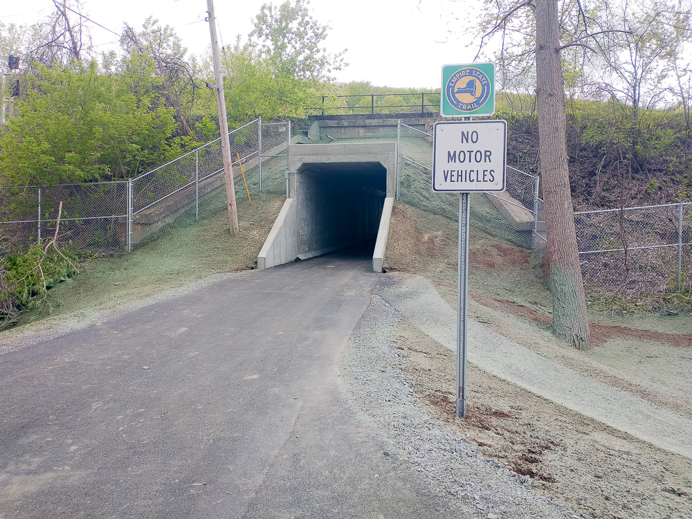 CycletheErie's tweet photo. Good news! The tunnel at the end of Leggiero Lane in Rotterdam Junction has reopened after undergoing some modifications to make it safer for cyclists. #ErieCanalwayTrail #EmpireStateTrail https://t.co/ARGGmAqhYr