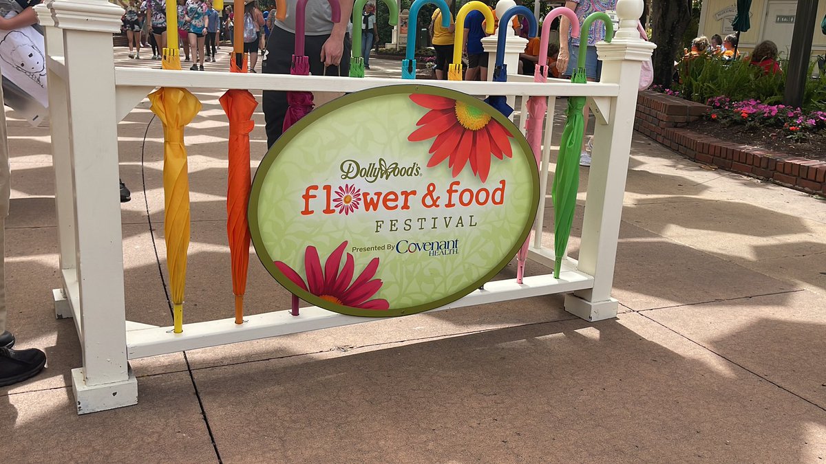 BuckeyeCoaster's tweet image. Always such a beautiful sight in the Spring at @Dollywood! #FlowerandFoodFestival #springtimefun #dollywood2023 #DW2023 #Dollywood