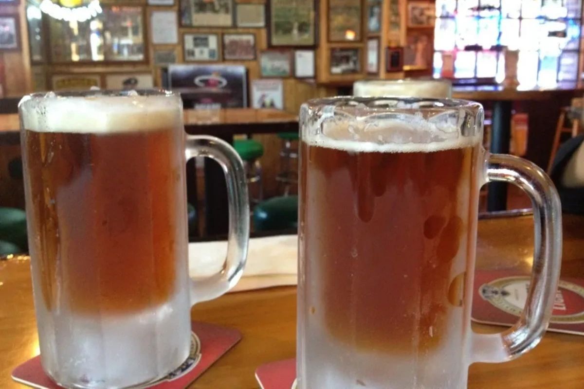 DuffysTavernFL's tweet photo. From classic cocktails to ice-cold beers, we have everything you need for a night out with friends. https://t.co/7IR12VR4yt