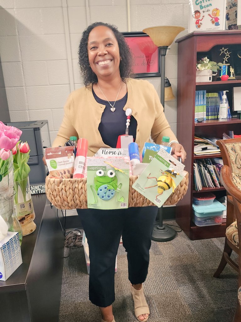 J68Janis's tweet photo. We celebrate and honor our principal @KenyattaFred1 
Thank you! ❤️ 5th grade team 😊 @PowderSpringsES https://t.co/ggjfbagm04