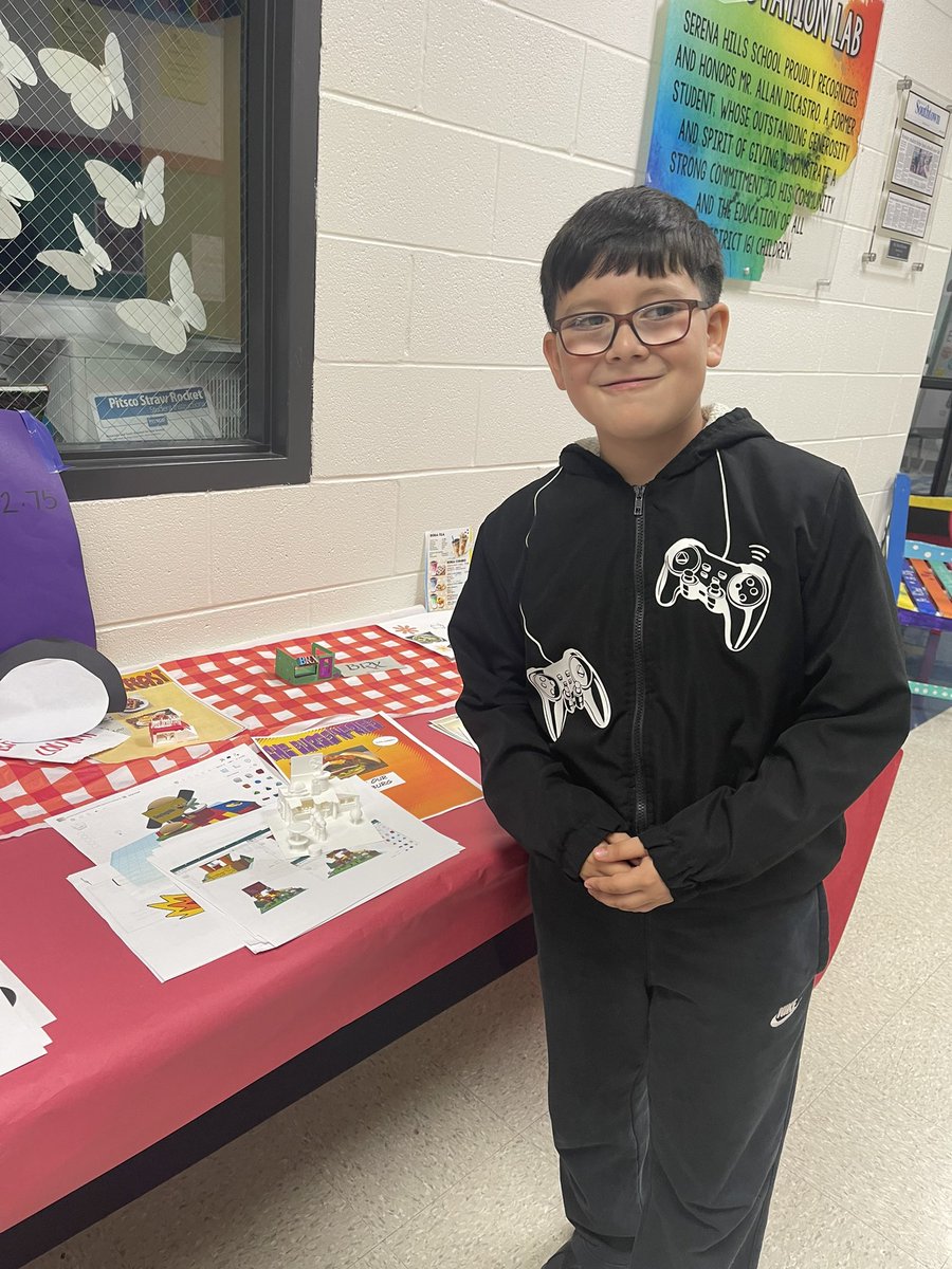 teachbeaty's tweet photo. Obsessed with these 4th grade food truck projects! They were begging to work on this more! They made advertising, jingles, and 3D models. Project based learning at its finest! @SerenaHills_161 #steam https://t.co/2aaVHu8YKi