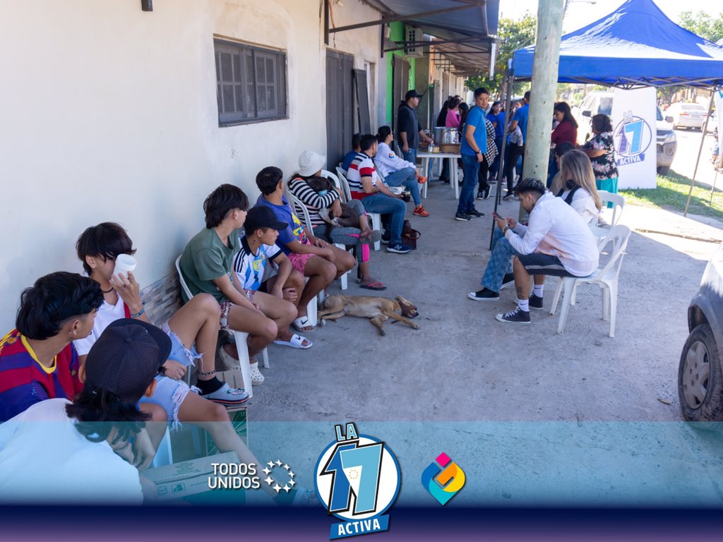 la17activaok's tweet photo. 🐶MASCOTAS ACTIVAS🐶

✅Junto a los compañeros y el médico veterinario visitamos el Barrio “SIMÓN BOLÍVAR ” donde llevamos a cabo Esterilizaciónes y Desparasitacion a los animales de los vecinos , y se brindó asesoramiento profesional. https://t.co/eUS5j0S27v