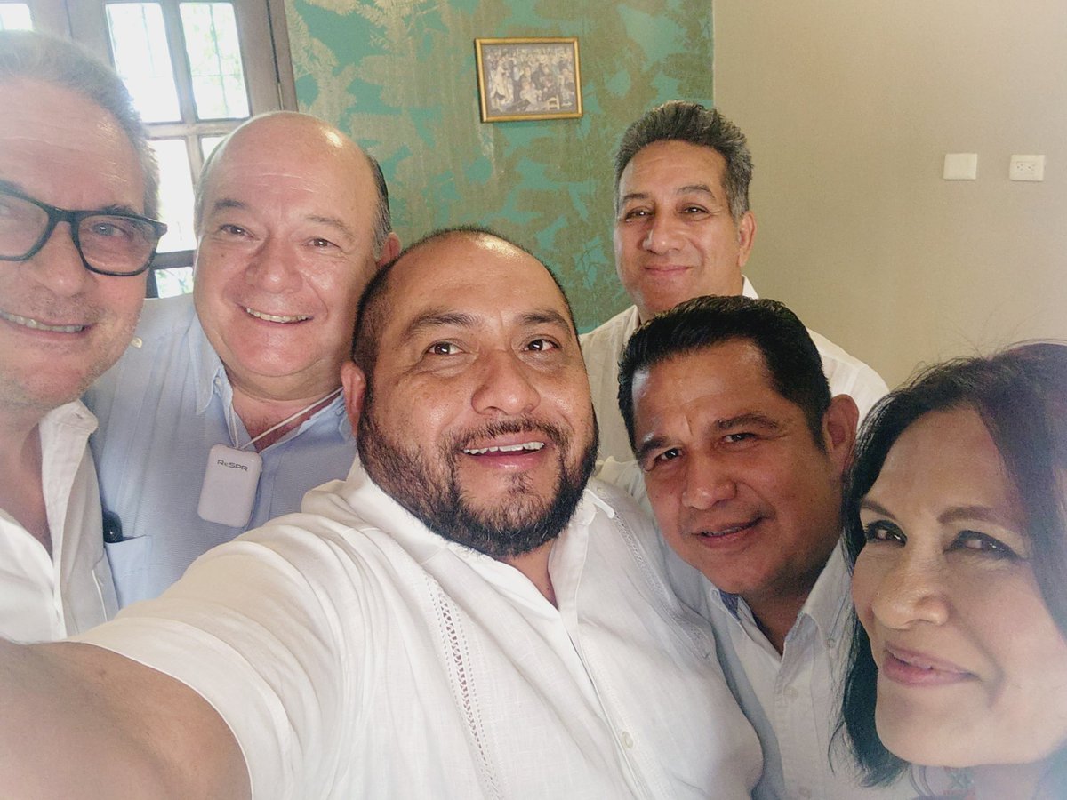 Marin_Leo's tweet photo. Conviviendo con buenos amigos periodistas, con la anfitrionia de @RaulOjedaZ52 .... compartiendo anécdotas y buena comida https://t.co/AI9peGXA1A