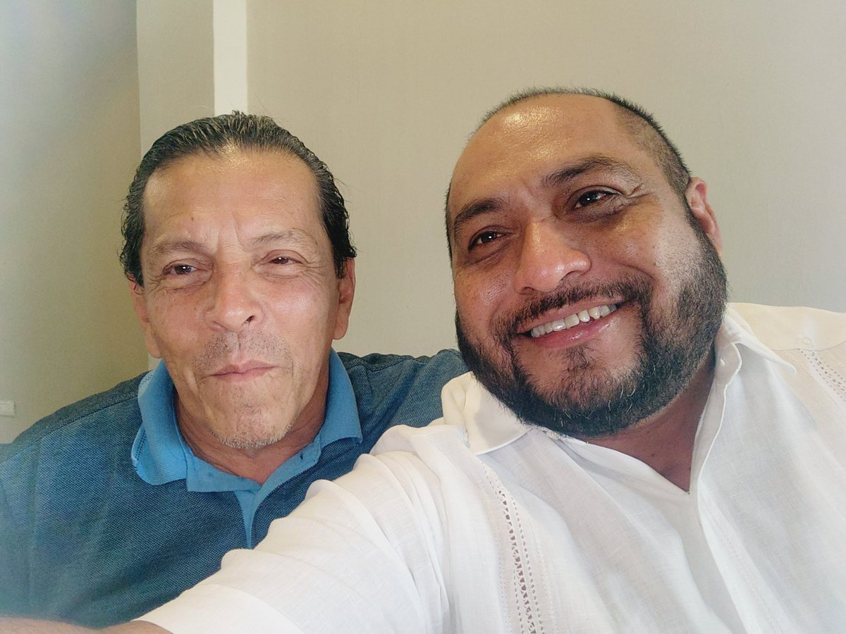 Marin_Leo's tweet photo. Conviviendo con buenos amigos periodistas, con la anfitrionia de @RaulOjedaZ52 .... compartiendo anécdotas y buena comida https://t.co/AI9peGXA1A