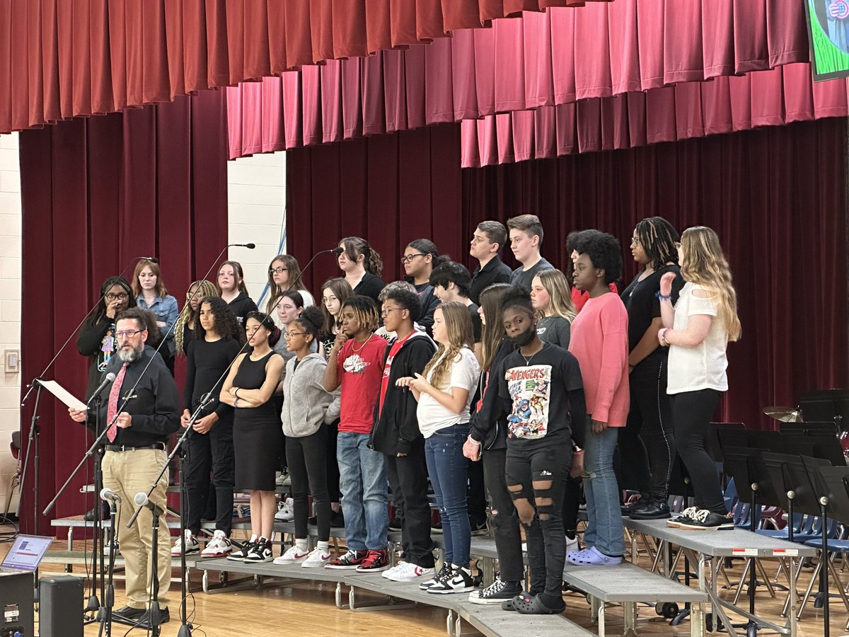 EarlyCollege_AP's tweet photo. What a great night so far at the ECMS Spring Arts Night!! #BulldogPride https://t.co/U7bOoAZuzd