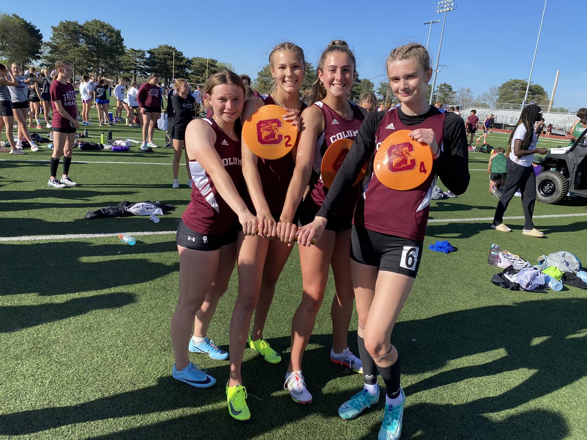 CHS_DiscovTF's tweet photo. 4x100 qualifies for state with a 🥉 and a season best time of 50.03!!! Congrats to Hannah Dahlke, Paighton Erb, Addison Johnson, Elizabeth Wemhoff!! #godiscoverers #statebound https://t.co/IWC5gRxsQf