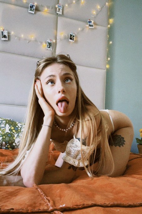 ME, the Ps5 or Netflix?😍 https://t.co/3cecGlk9gd<a href="/tag/ahegao"class="tags"><span>#ahegao</span></a>